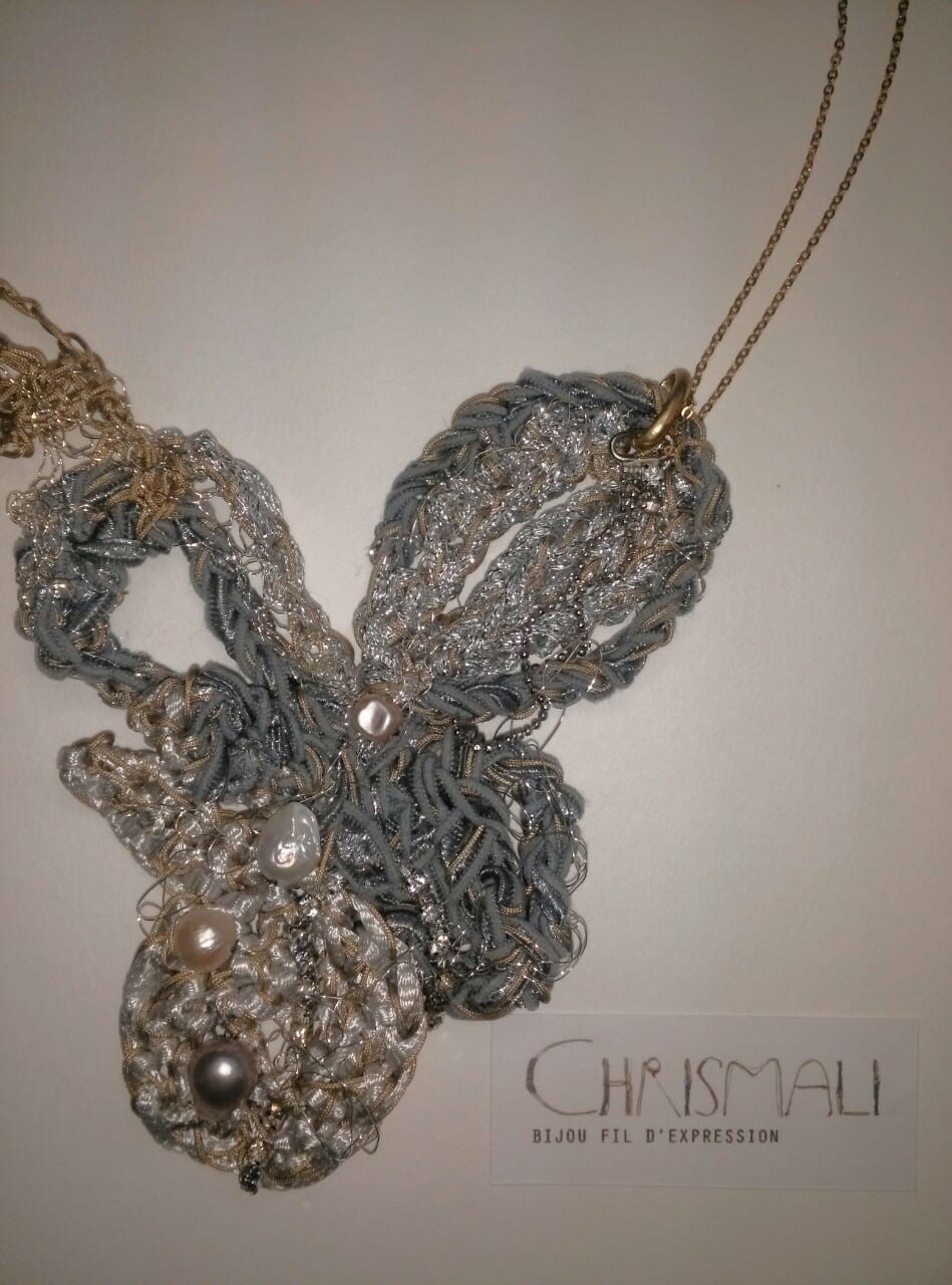 Collier crocheté en partie, chaines anciennes